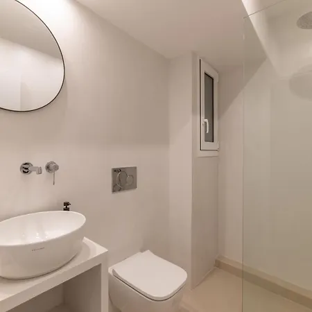 Large 2bedroom, 2bathroom Flat With Dining Space & Free Parking *